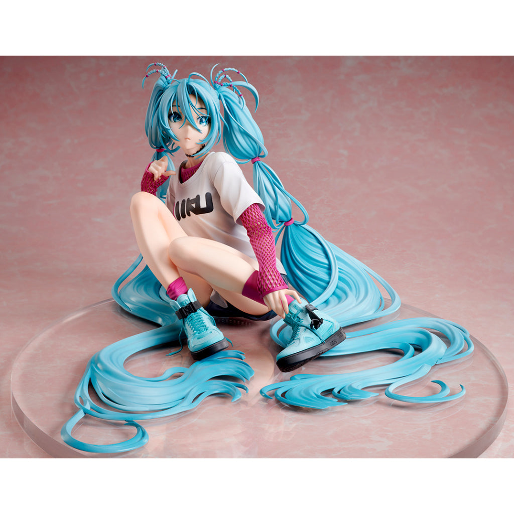 Hatsune Miku x Mai Yoneyama The Latest Street Style "Cute"