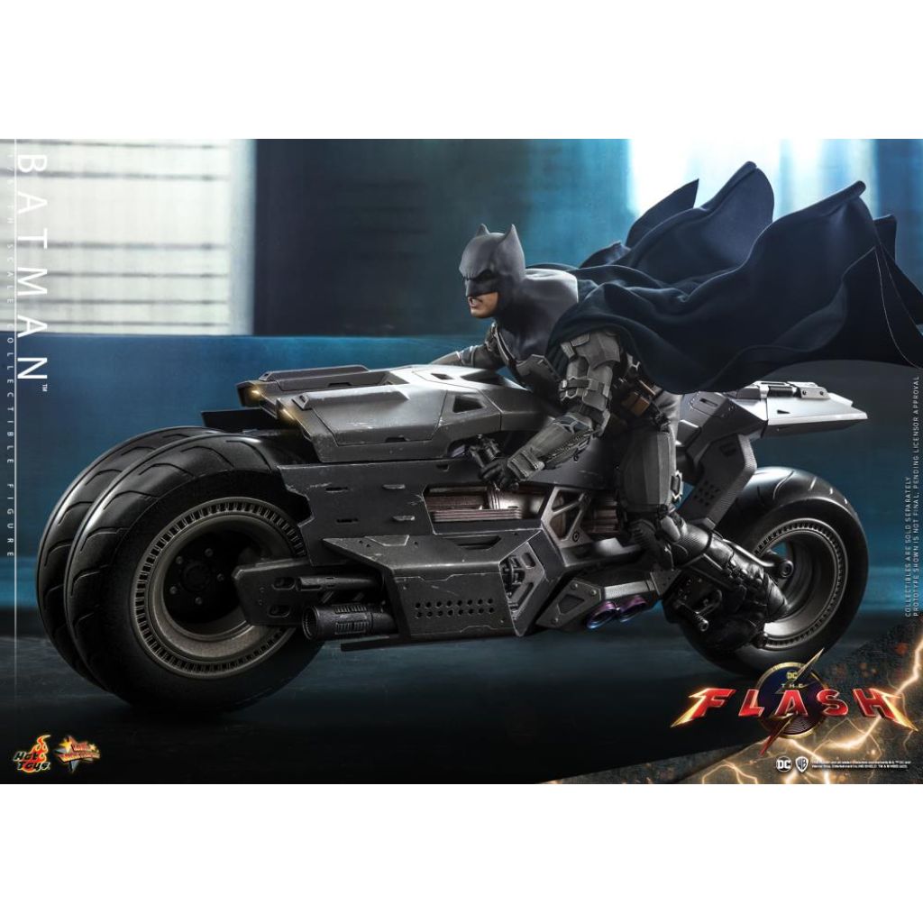 MMS705 The Flash - 1/6th scale Batman and Batcycle Collectible Set