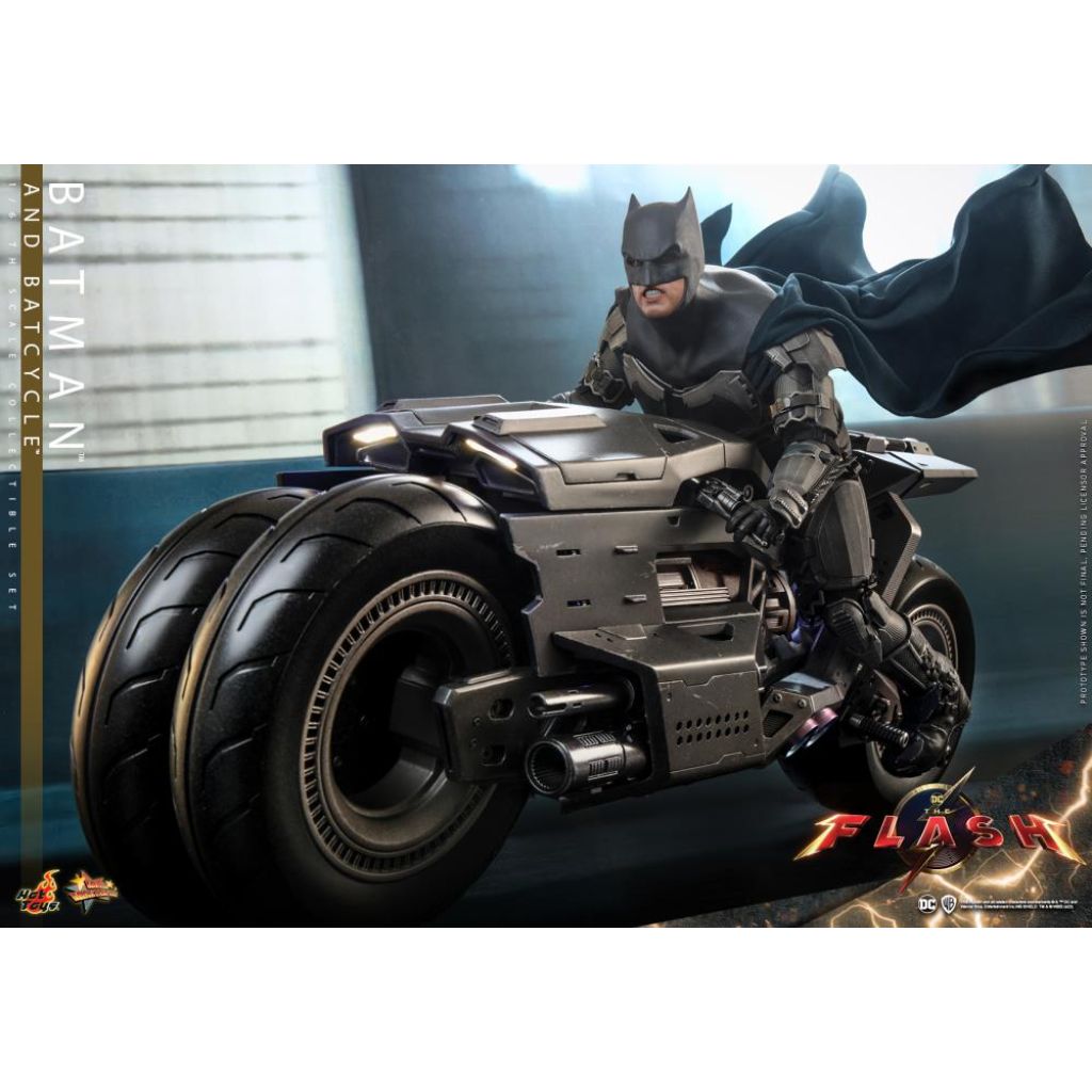 MMS705 The Flash - 1/6th scale Batman and Batcycle Collectible Set