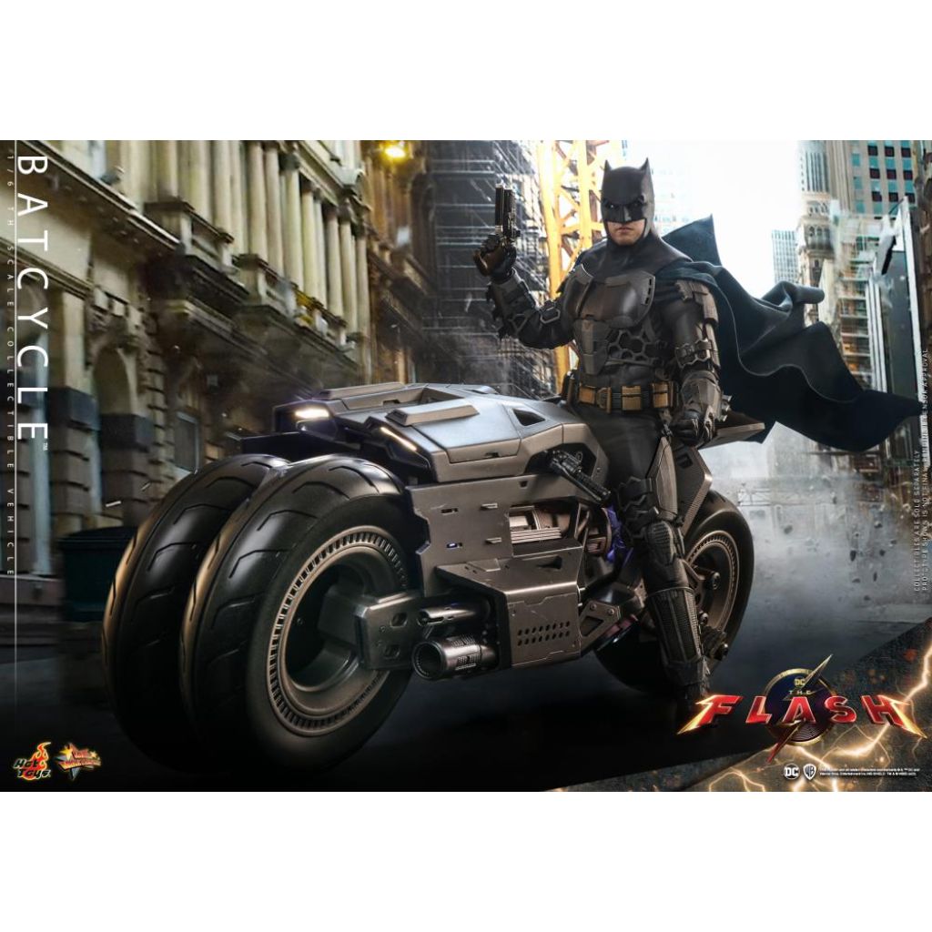 MMS705 The Flash - 1/6th scale Batman and Batcycle Collectible Set