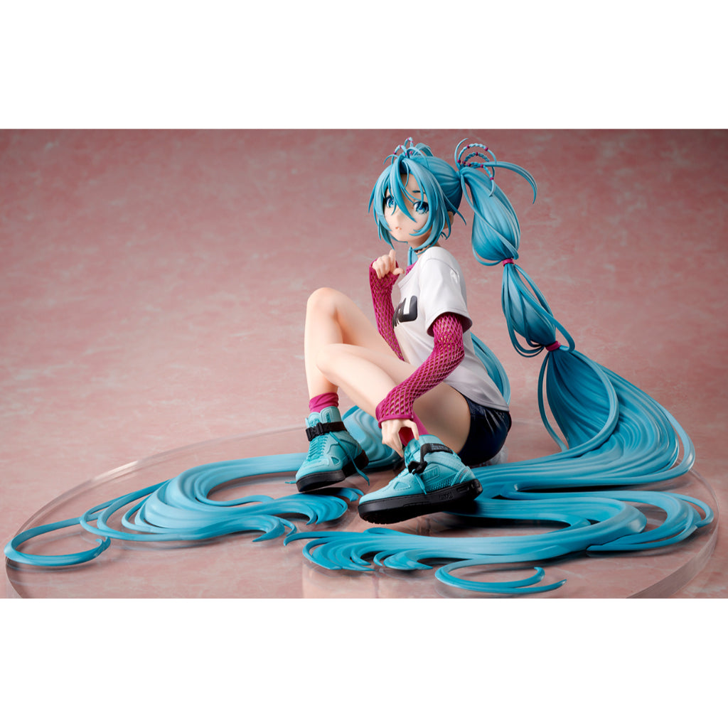 Hatsune Miku x Mai Yoneyama The Latest Street Style "Cute"