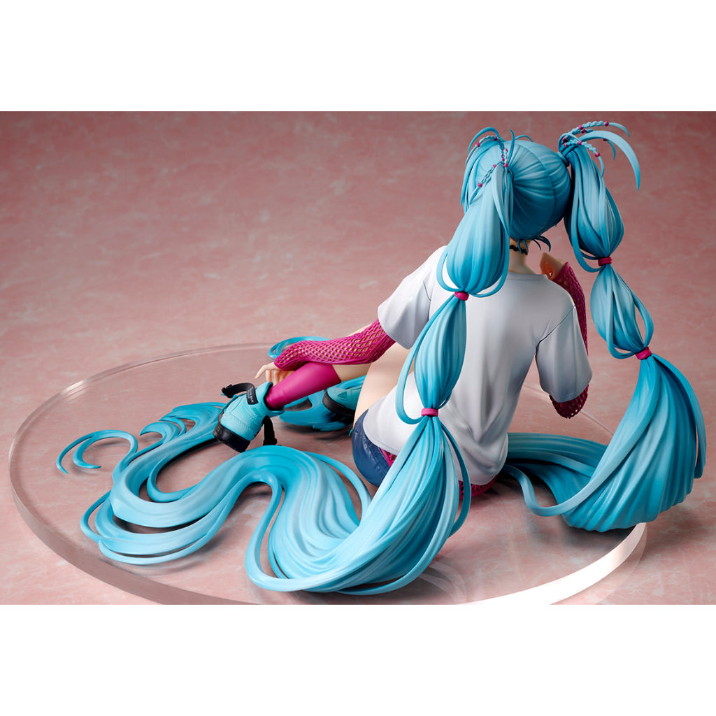 Hatsune Miku x Mai Yoneyama The Latest Street Style "Cute"