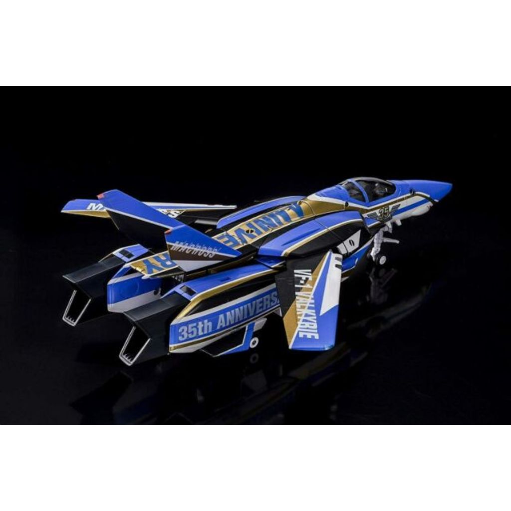 Arcadia 1/60 VF-1J Valkyrie Macross 35th Anniversary Color Ver