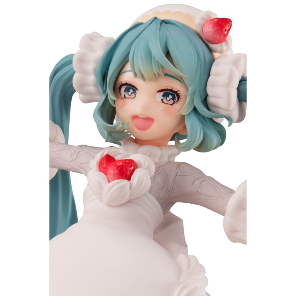 FuRyu Hatsune Miku Sweet Sweet Strawberry Shortcake Figure