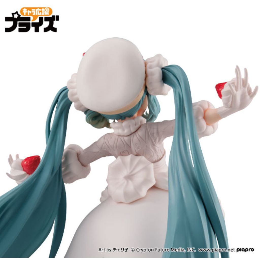 FuRyu Hatsune Miku Sweet Sweet Strawberry Shortcake Figure
