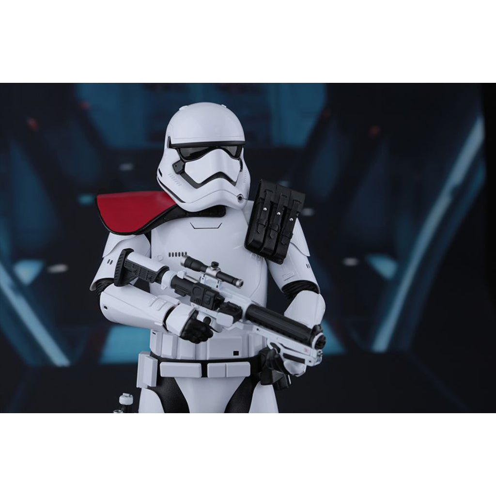Hot Toys MMS334 First Order Stormtrooper Officer