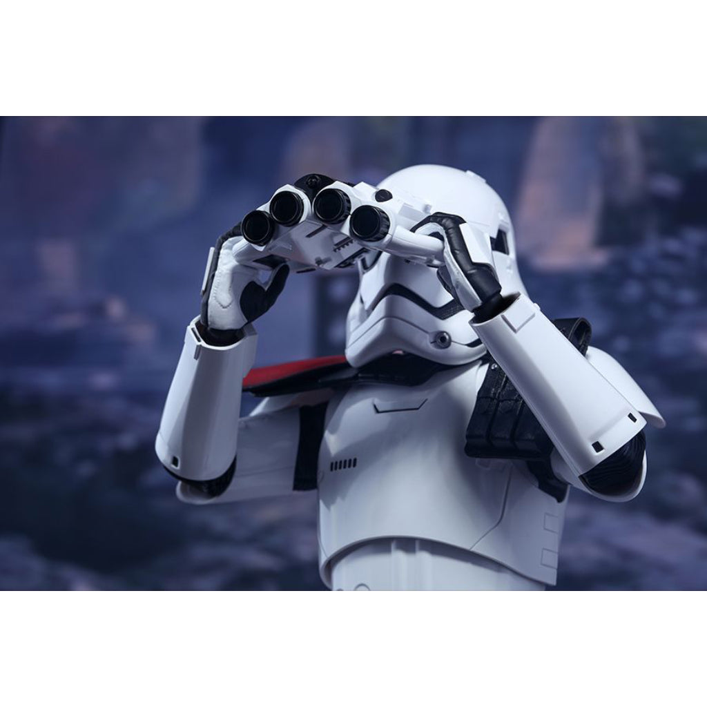 Hot Toys MMS334 First Order Stormtrooper Officer