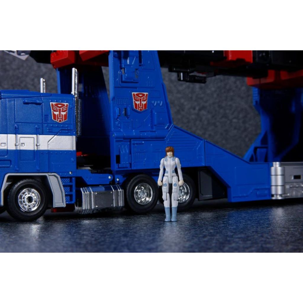 Takara Tomy Transformers MP-31 Delta Magnus