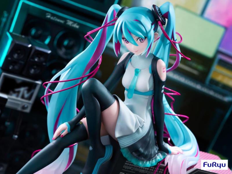 Hatsune Miku × Mtv 1/7 Scale Figure