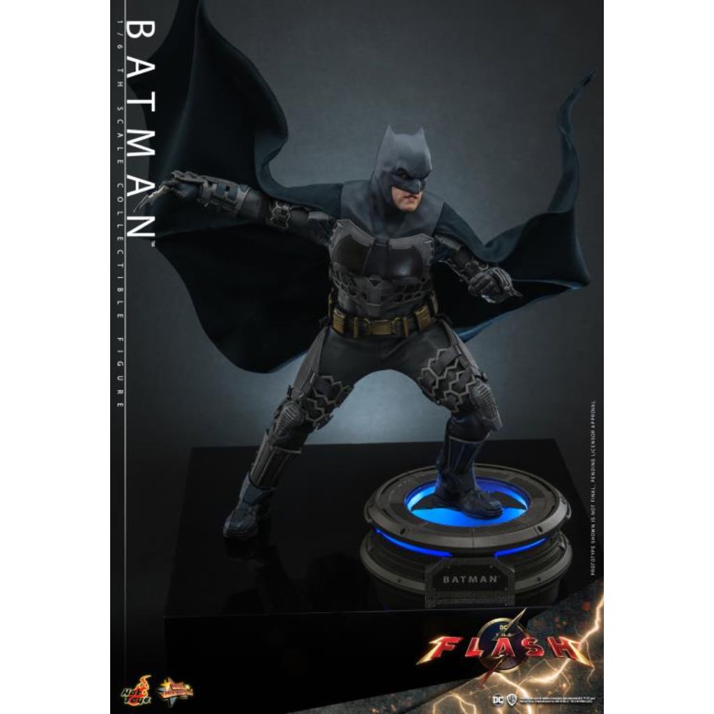 MMS705 The Flash - 1/6th Scale Batman And Batcycle Collectible Set