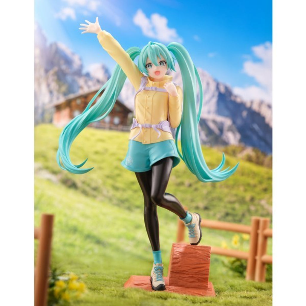 Banpresto Hatsune Miku Holiday Memories Mountain Climbing Figure