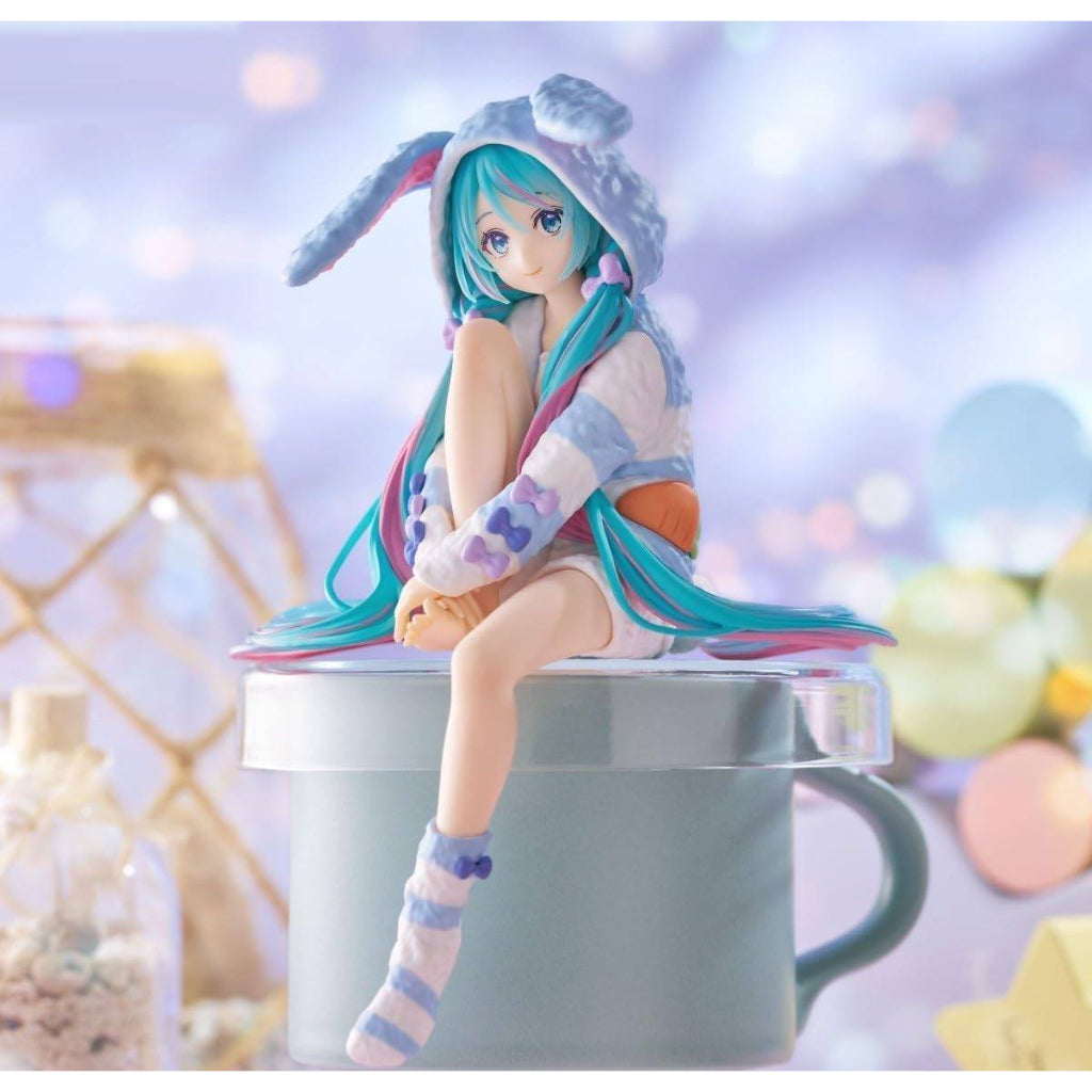 FuRyu Hatsune Miku Rabbit Eared Blue Hoodie Pajama Ver. Noodle Stopper Figure