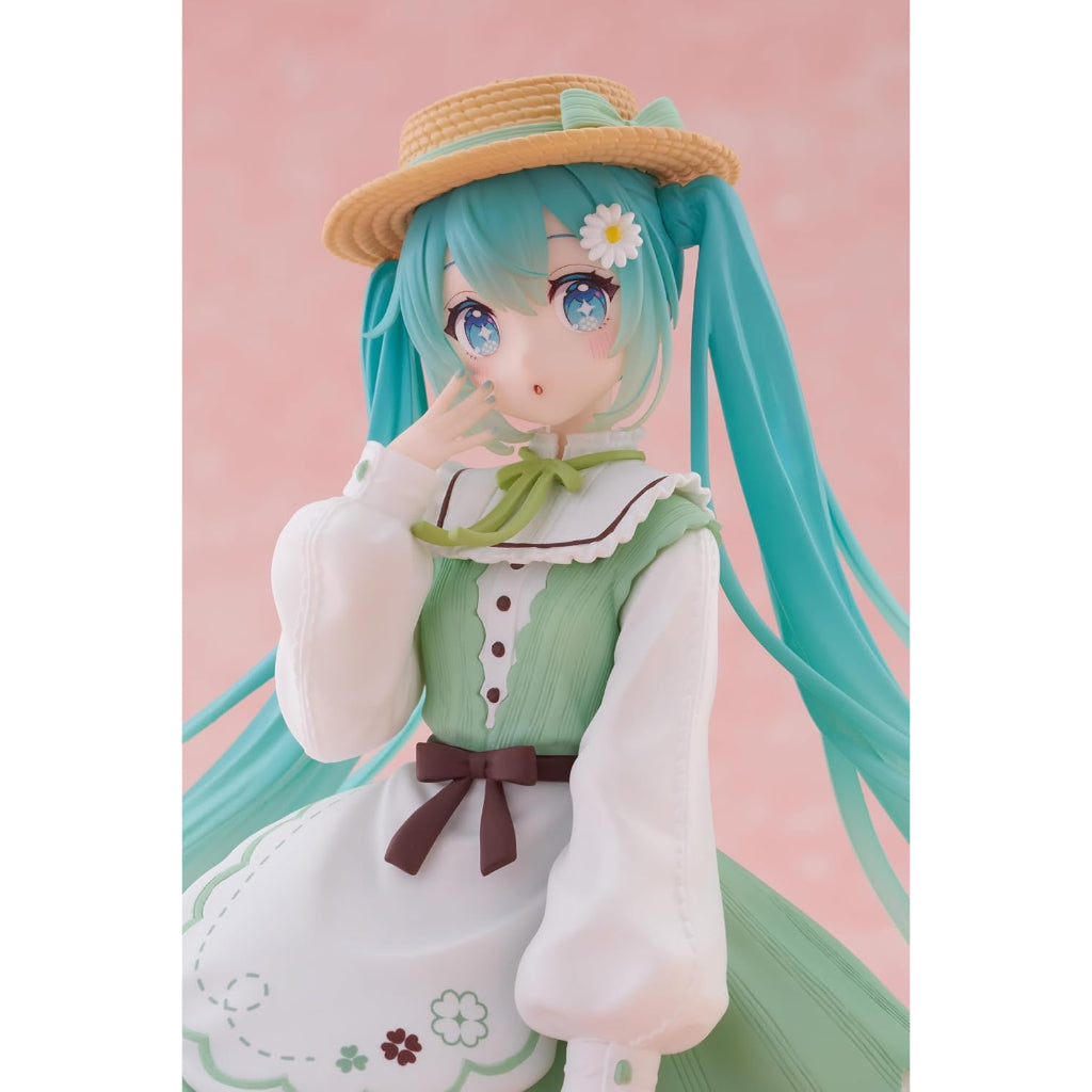 Taito Hatsune Miku Country Fashion Figure