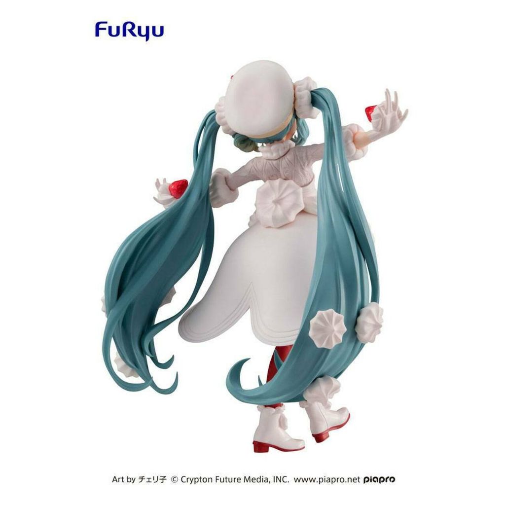 Furyu Hatsune Miku Sweet Sweet Strawberry Shortcake Figure