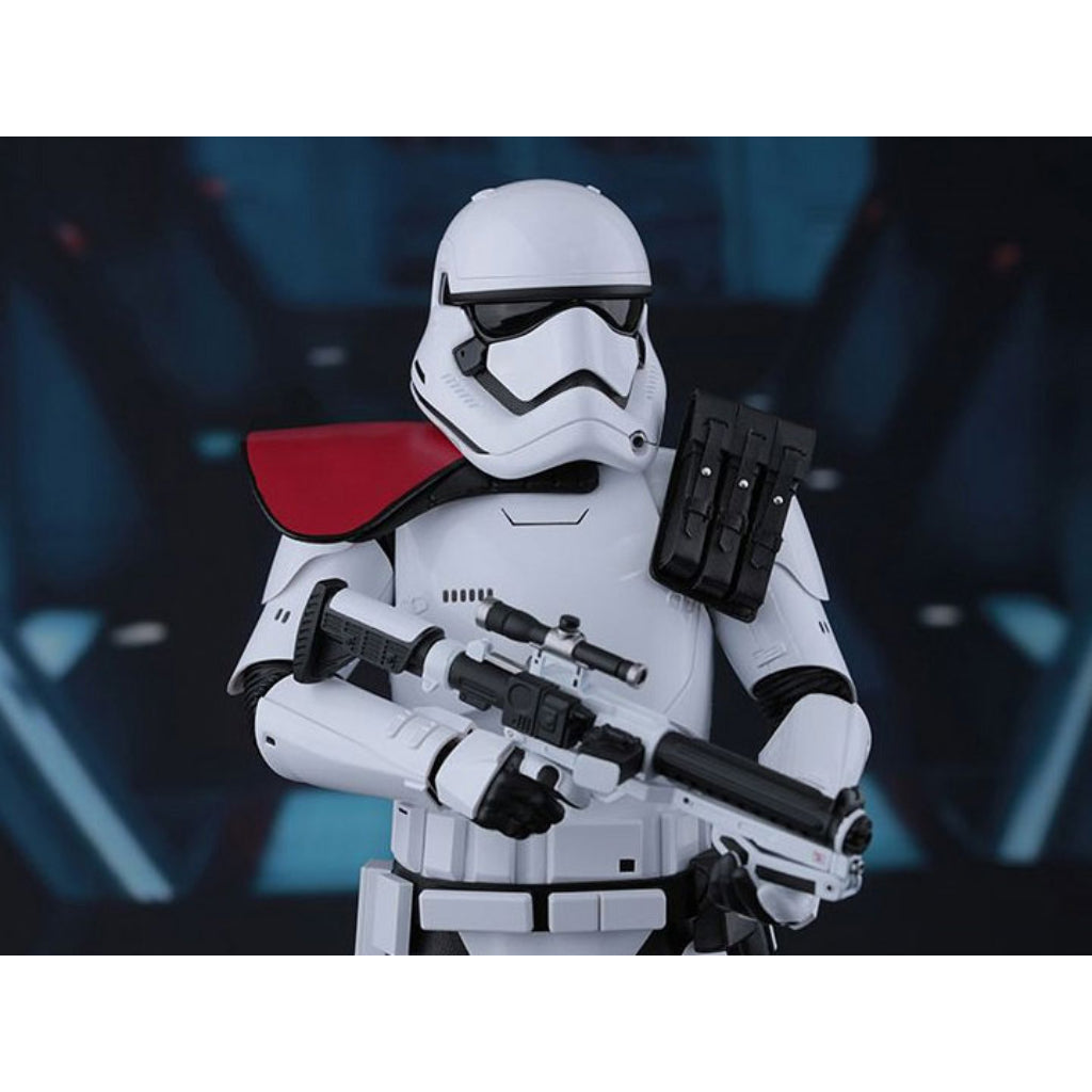 Hot Toys MMS334 First Order Stormtrooper Officer