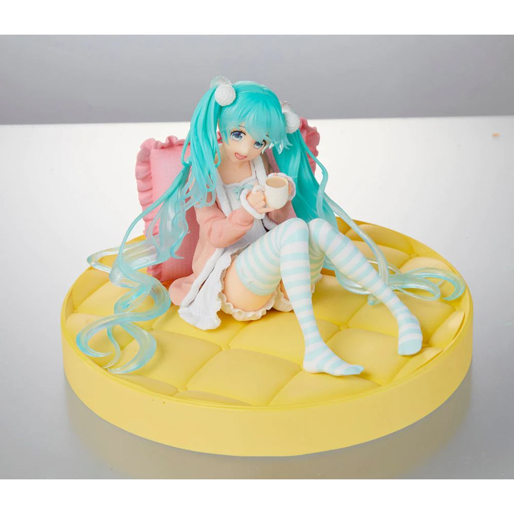 Taito Hatsune Miku Original Casual Wear Ver. Figure